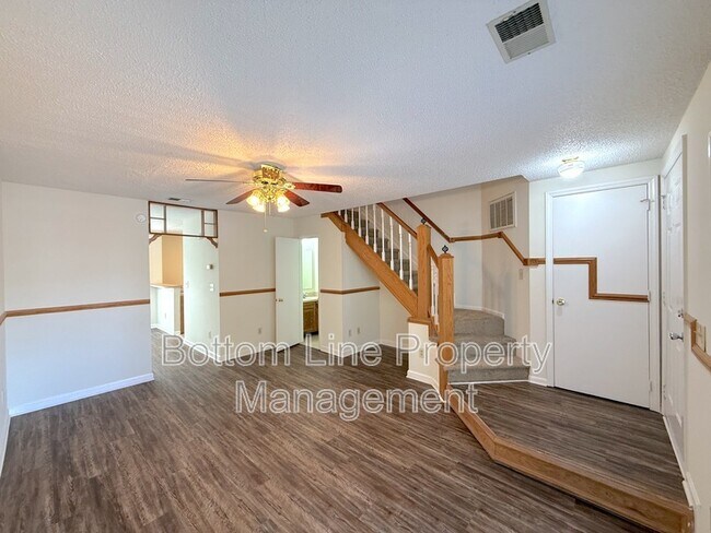 Foto del edificio - 6330 Windsor Gate Ln