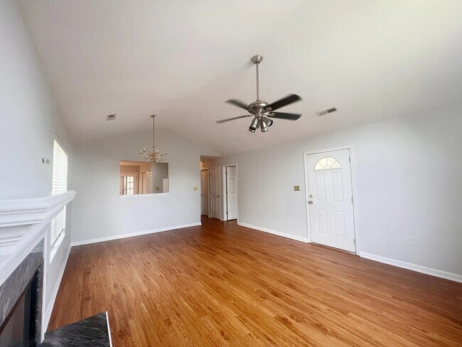 Building Photo - 105 Woodglen Dr