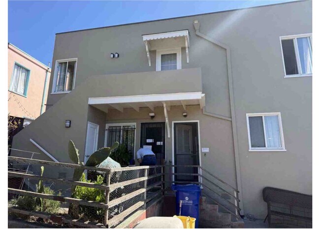 Foto del edificio - 2946 Bona St