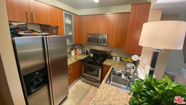 Building Photo - 620 S Gramercy Pl