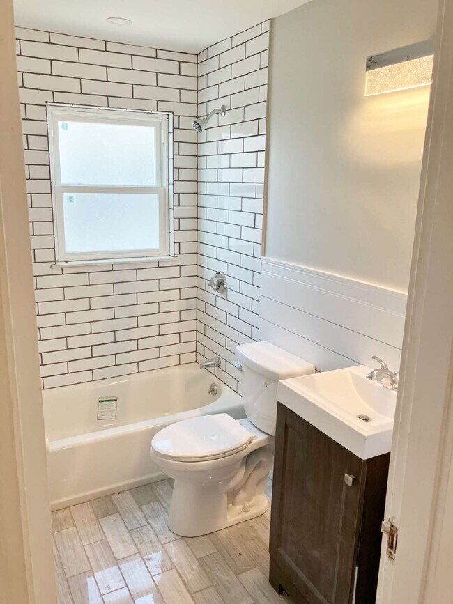 Foto del edificio - NO BROKER FEE!!! Great Quincy location!