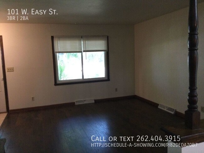Building Photo - 3 Bedroom 1.5 bath townhome $200.00 Holida...
