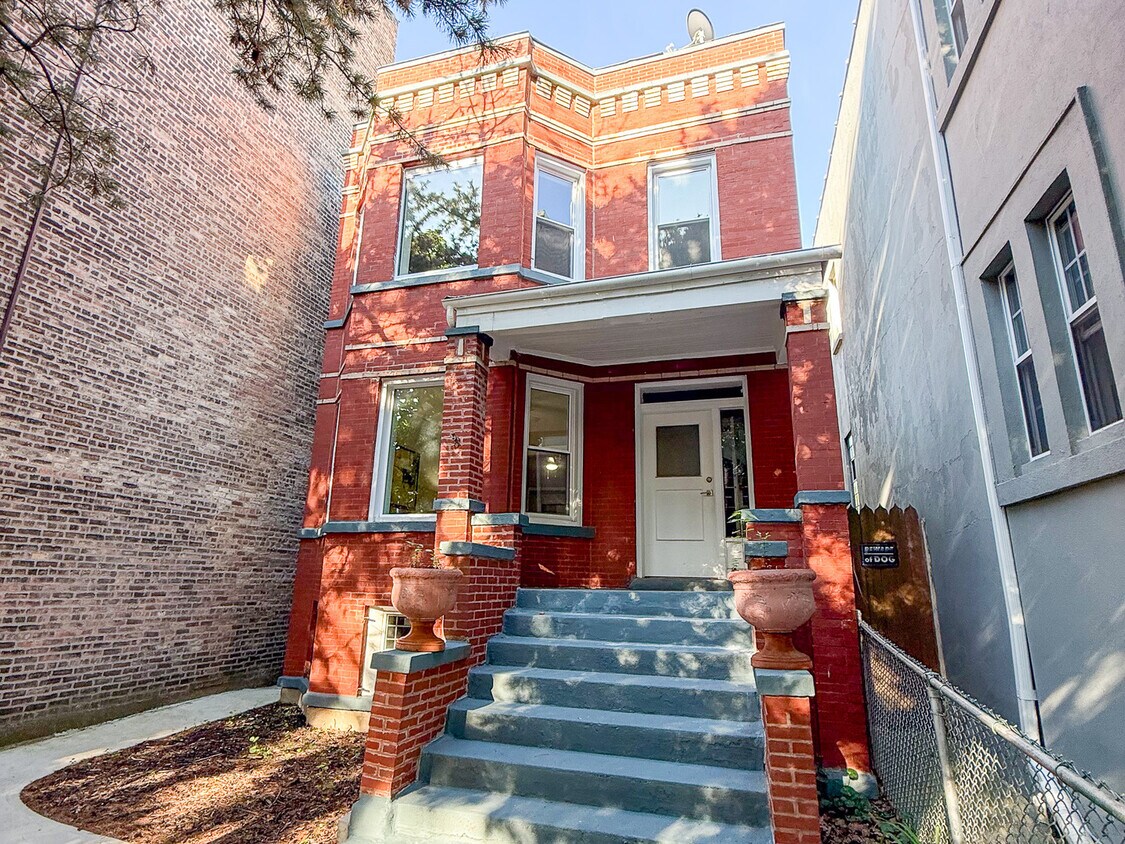 Foto principal - 4870 N Magnolia Ave