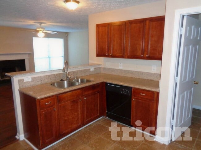 Foto del edificio - 613 Shadow Lake Dr