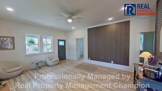 Foto del edificio - Freshly Renovated Minutes to downtown Wilmington dining, with off-street parking