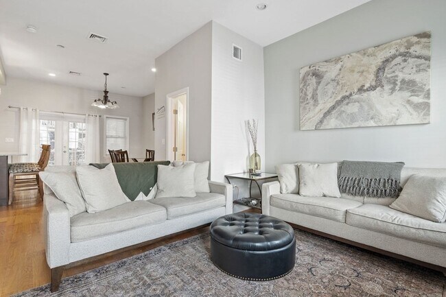 Foto del edificio - 100 Old Harbor St