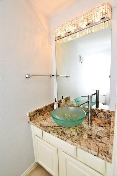 Building Photo - 5859 Frankford Road Unit 1005