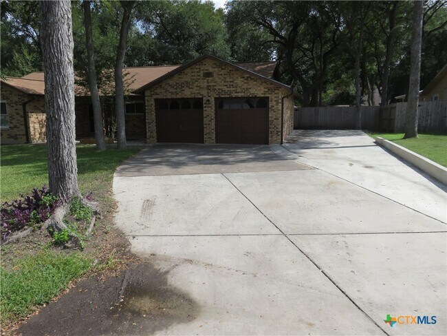 Foto del edificio - 139 Lone Oak St