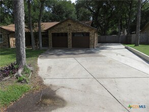 Building Photo - 139 Lone Oak St