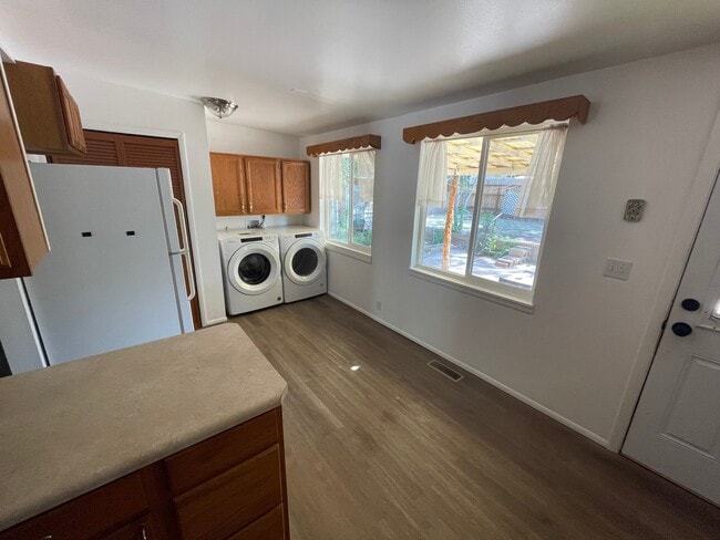 Building Photo - 377 Tusher St