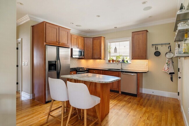 Building Photo - 35 White Pl