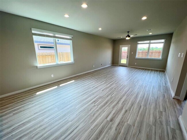 Building Photo - 12708 Ermine St