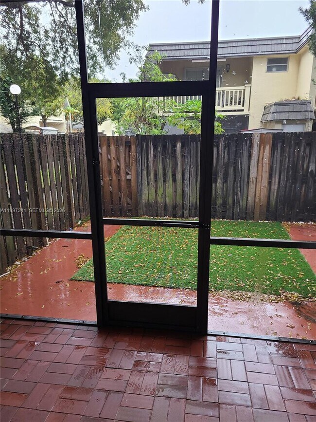 Foto del edificio - 8633 SW 137th Ave