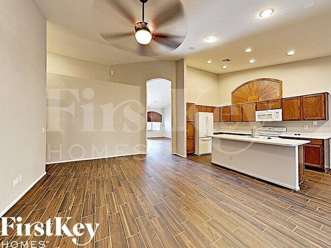 Building Photo - 8626 W Aster Dr