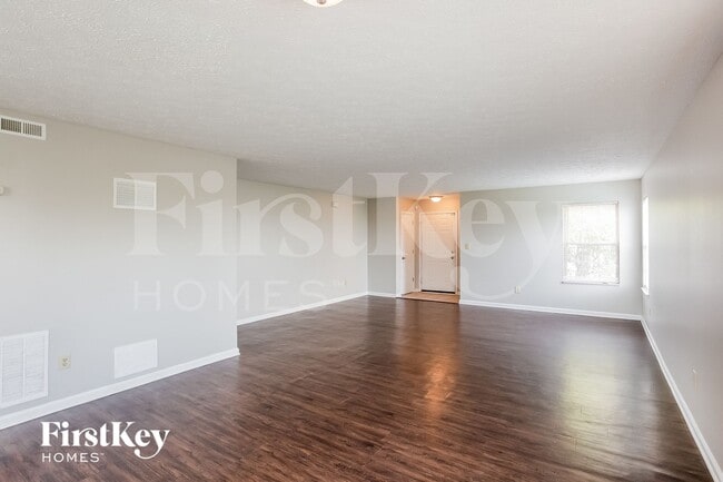 Foto del edificio - 6802 N Denton Ct