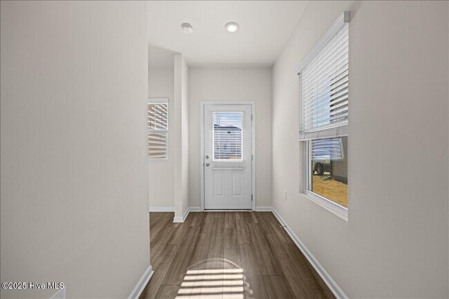 Building Photo - 149 Wilbur Lake Dr