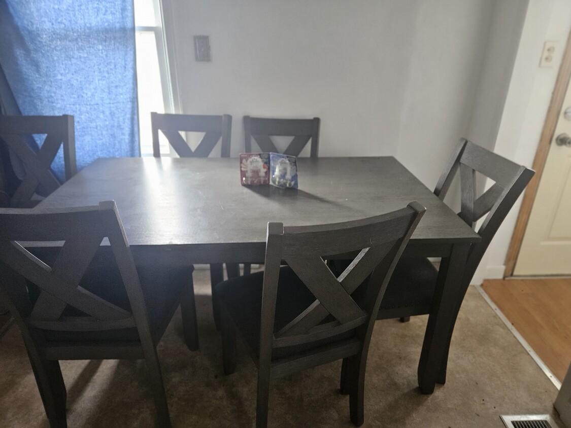 Dining area - 1329 Margaretha Ave