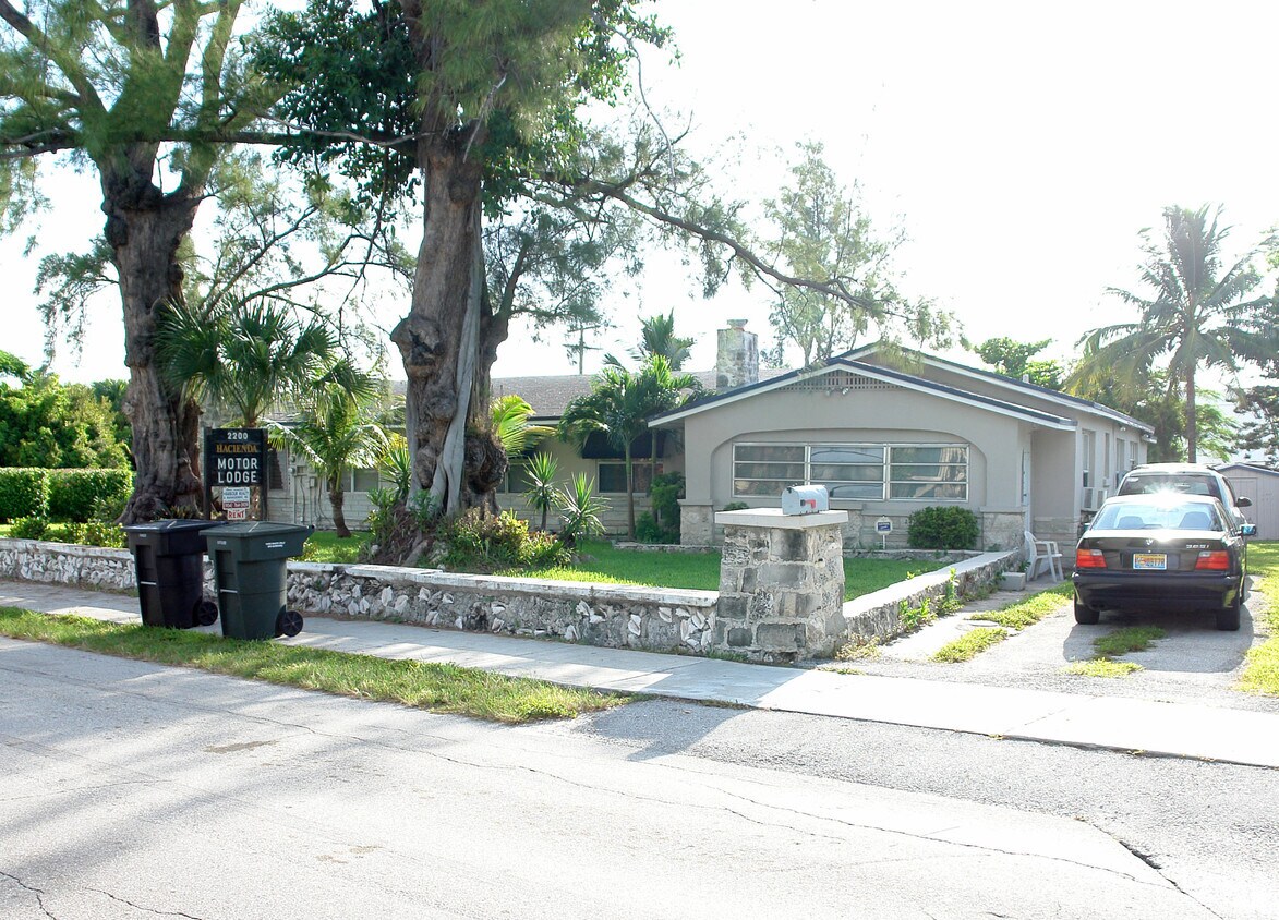 Building Photo - 2200 Miami Rd