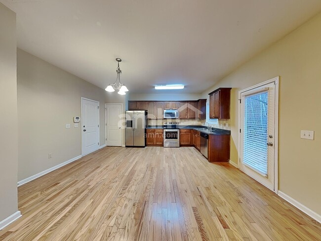 Building Photo - 507 Round Rock Trl