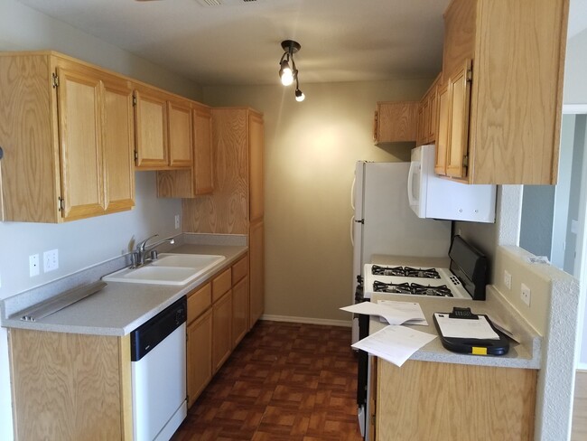 Building Photo - **HCVP CONSIDERED** COZY 2 BED 2 BATH COND...