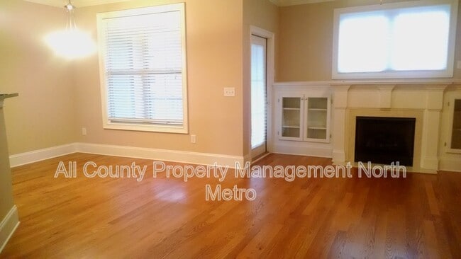 Building Photo - 6465 Chariot St