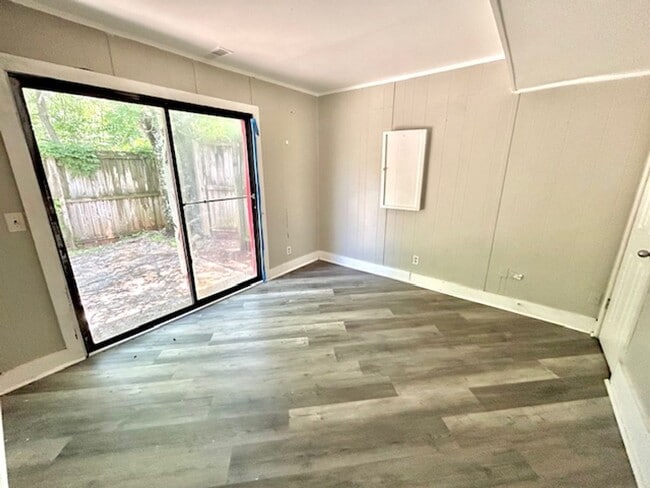 Foto del edificio - 4216 Chalet Cir NW