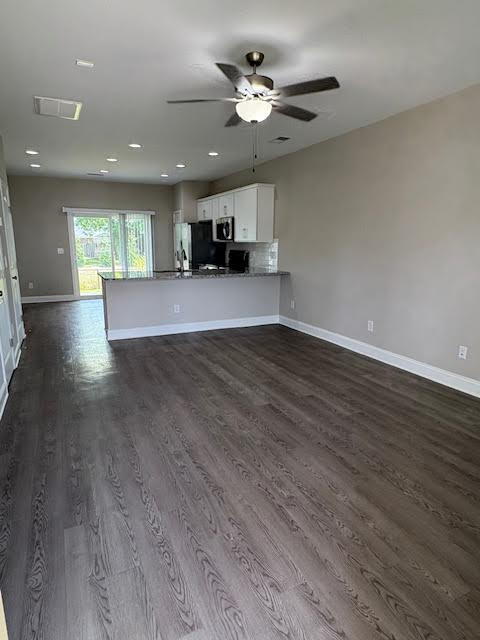 Building Photo - "Discover Modern Comfort: Spacious 2-Bed, ...