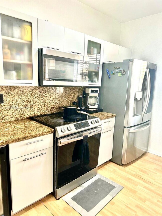 Foto del edificio - 5610 NW 114th Pl