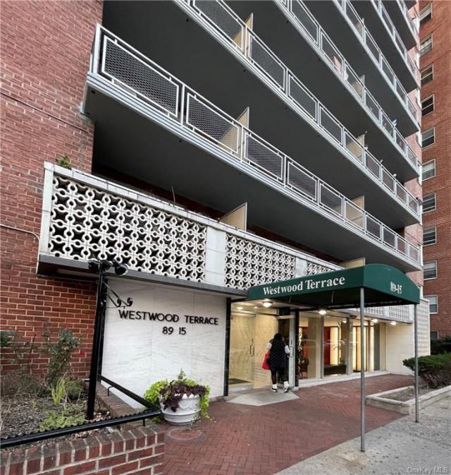 Foto del edificio - 1 bedroom in Jamaica Hills NY 11432