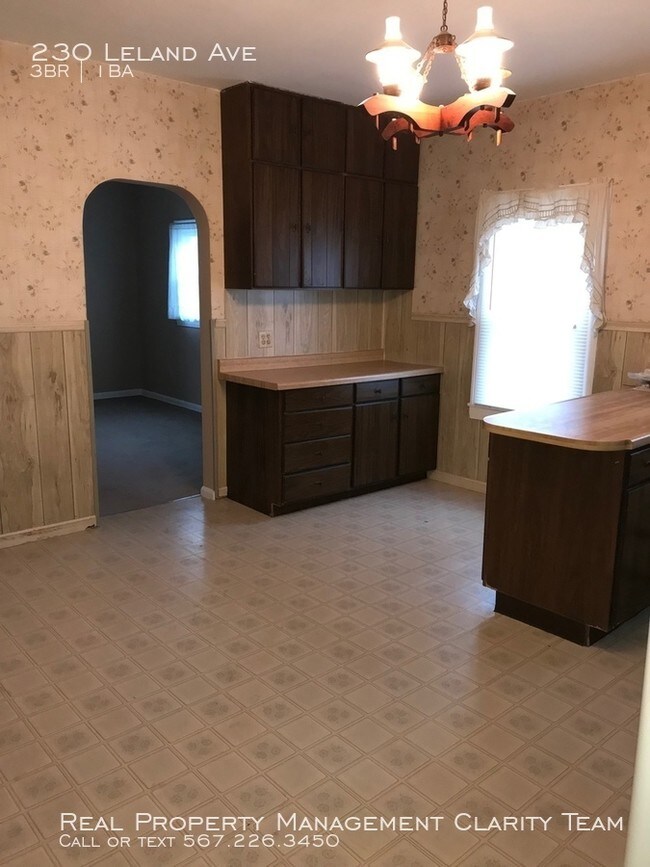 Building Photo - 3 Bed/1 Bath South Toledo Ranch Home