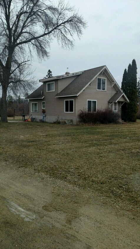 Foto principal - Spacious 4 Bedroom 2 Bath