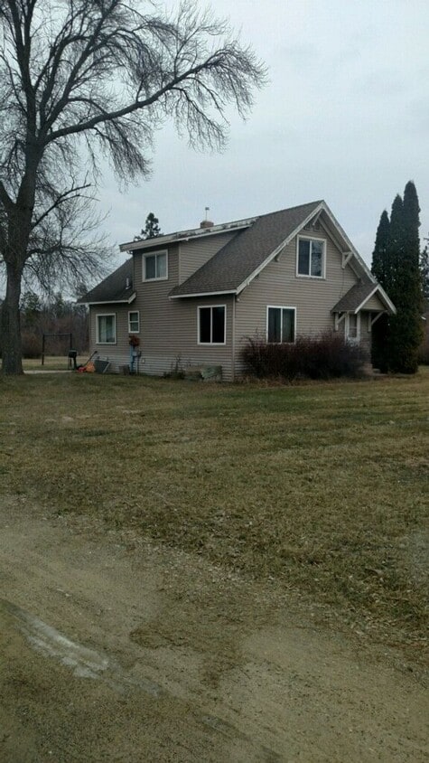 Primary Photo - Spacious 4 Bedroom 2 Bath