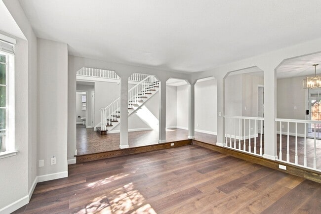 Building Photo - 749 Glenborough Dr