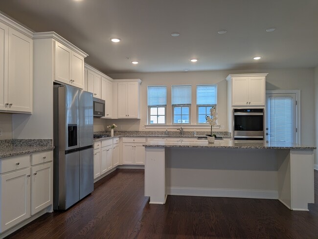 Building Photo - 35 Dahlia Dr