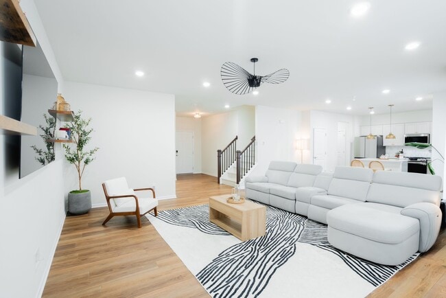 Building Photo - 6037 Fieldstone Cir