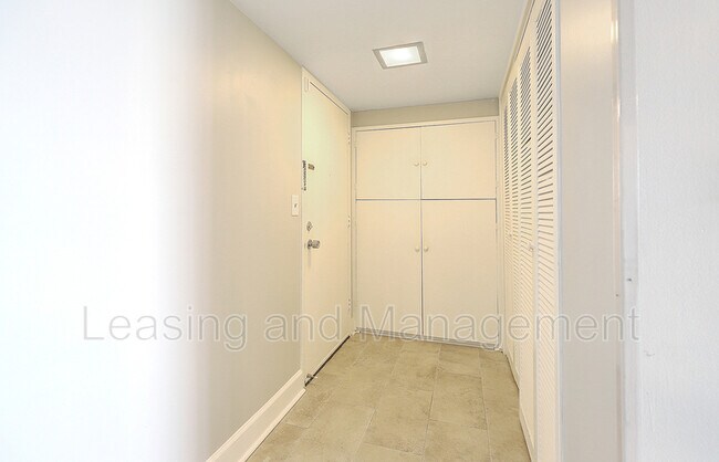 Building Photo - 14 Lockwood Dr
