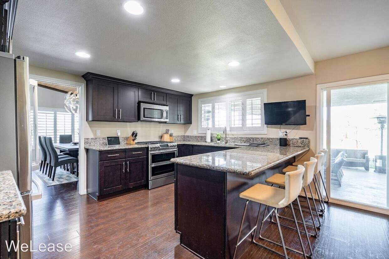 Foto principal - 4 br, 2.5 bath House - 1042 Evergreen Lane