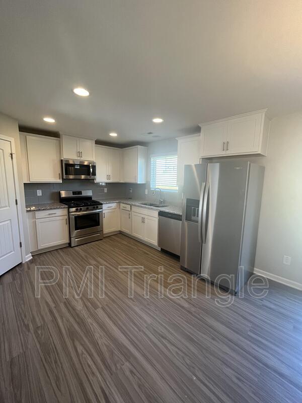 Building Photo - 2813 Elsa Dr