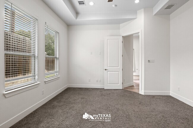 Building Photo - 255 Kathryn's Ct