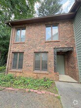 Building Photo - 2528 Vail Ave