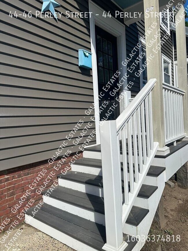 Foto del edificio - Spacious Renovated 3 Bedroom Duplex!