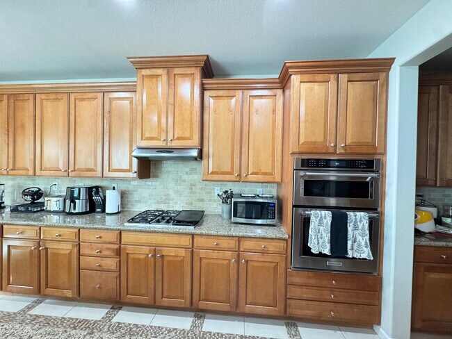 Building Photo - 2400 Ventana View Way