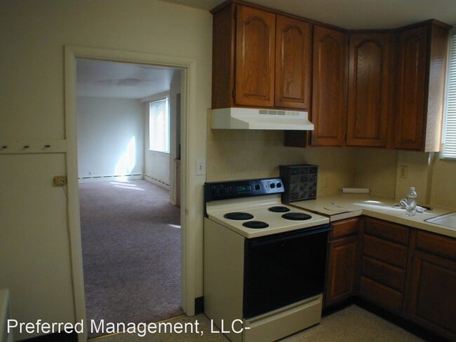 Building Photo - 303 Randall Ave