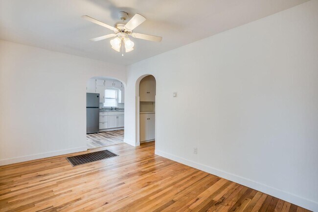 Foto del edificio - 415 E 6th St