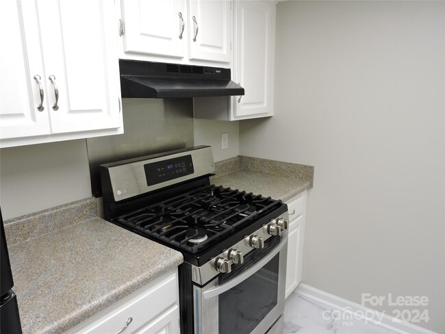 Foto del edificio - 14 Sleepy Hollow Ln