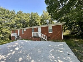 Building Photo - 896 Locust Dr