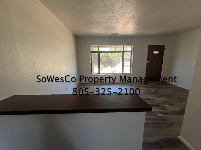 Foto del edificio - Three Bedroom Home with Garage and Refrige...