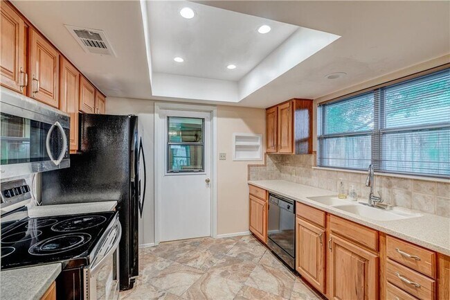 Building Photo - 12118 Black Angus Dr