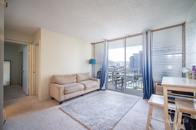 Foto del edificio - 2BR/1BA/1PKG Condo in the Ward Villa conveniently located at the corner of Kinau & Ward