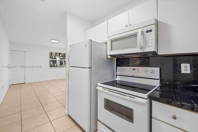 Building Photo - 573 NE 82nd St